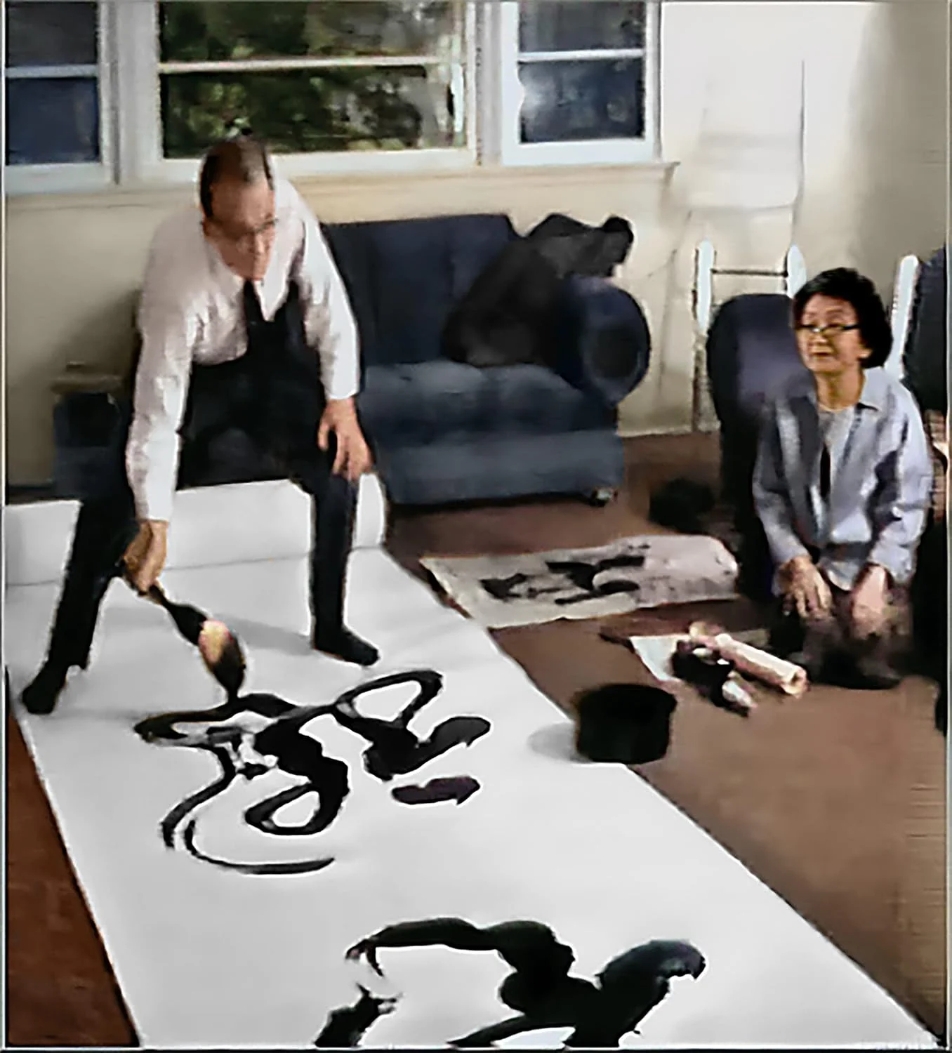 Ouchida Sensei writing a large work on the floor